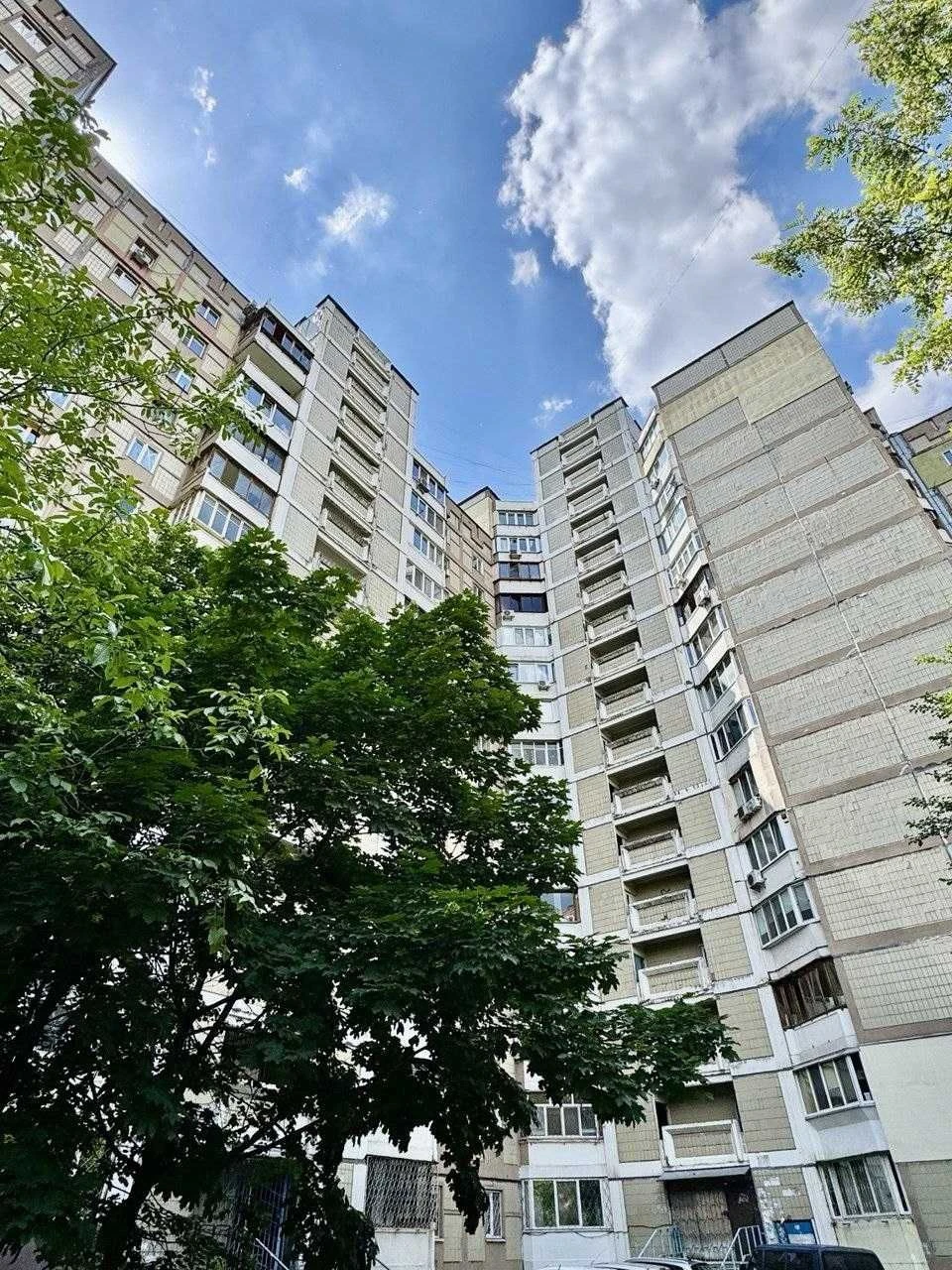 For Sale: Beautiful 3-bedroom apartment near Zhytomyr metro station