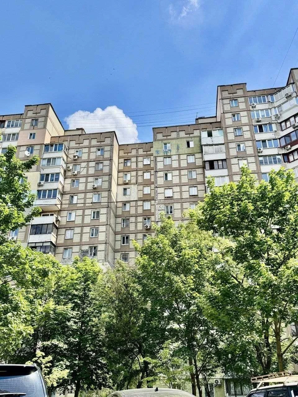 For Sale: Beautiful 3-bedroom apartment near Zhytomyr metro station
