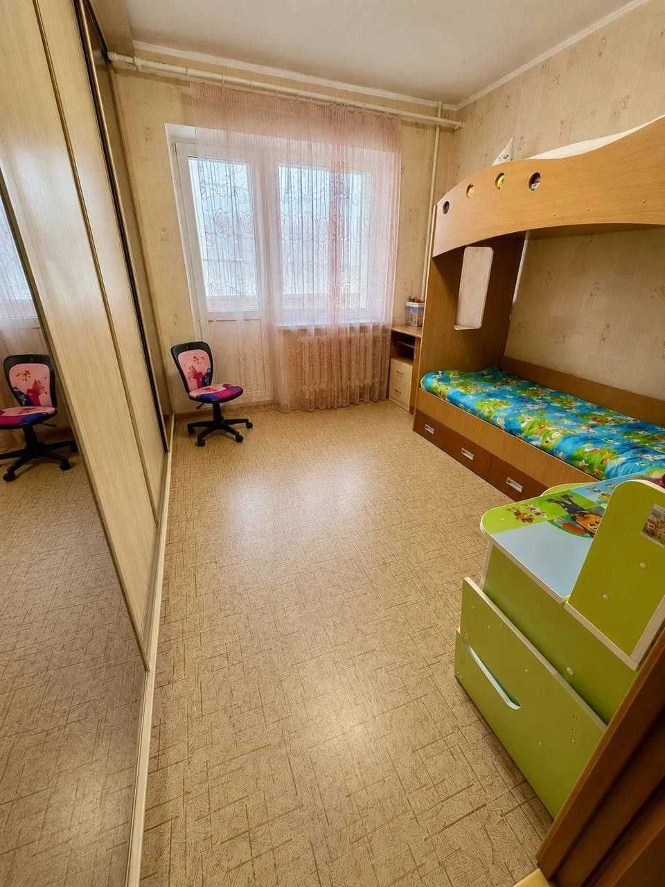 For Sale: Beautiful 3-bedroom apartment near Zhytomyr metro station
