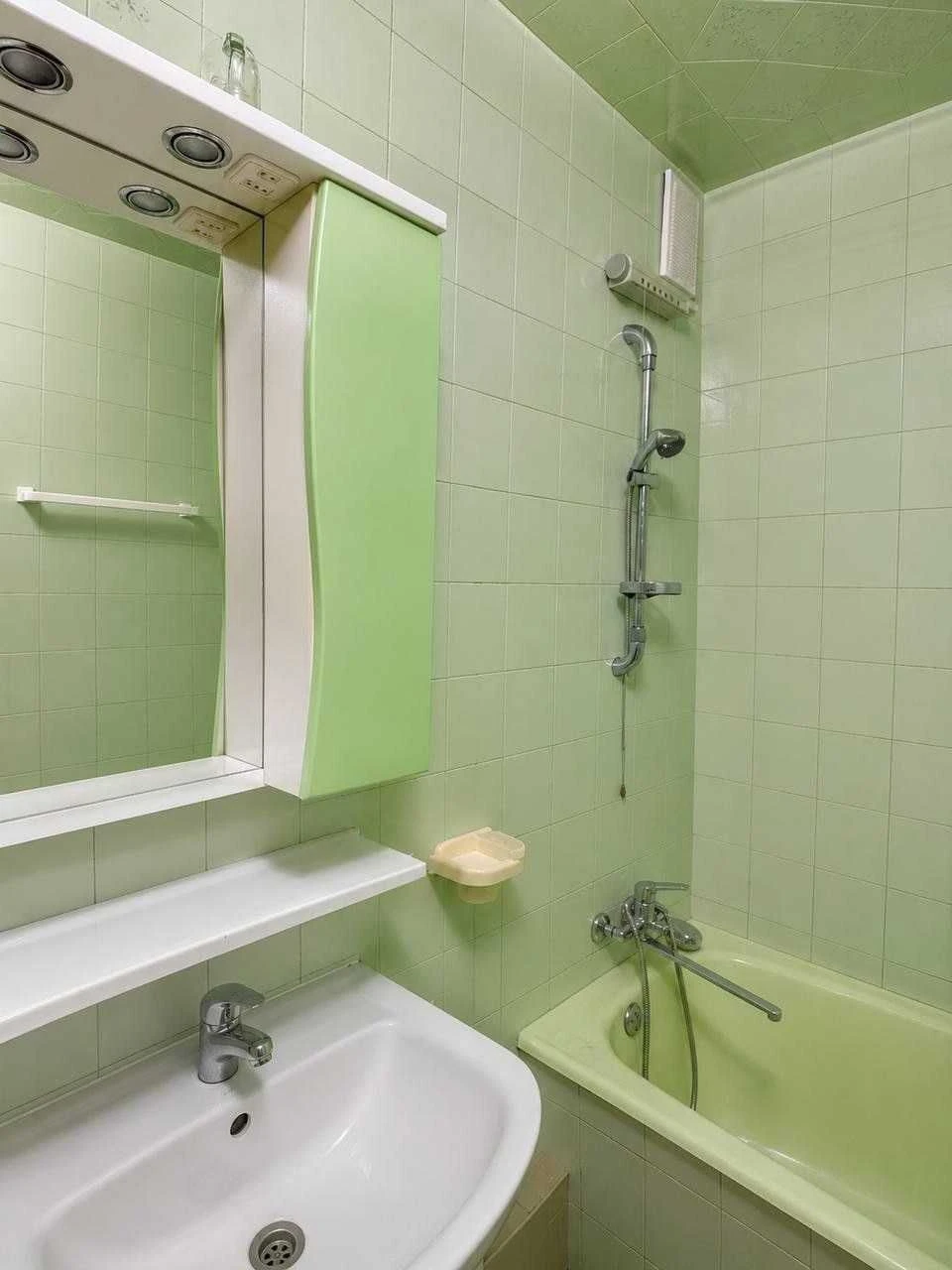 For Sale: Beautiful 3-bedroom apartment near Zhytomyr metro station