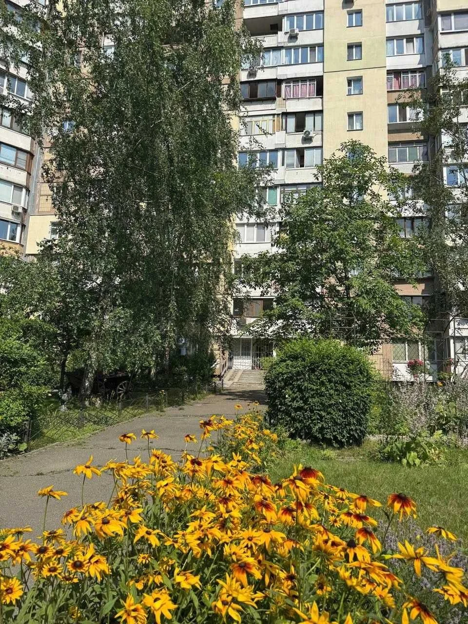 For Sale: Beautiful 3-bedroom apartment near Zhytomyr metro station