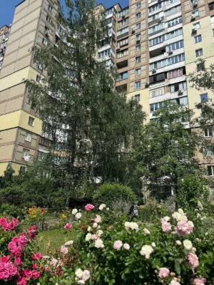 For Sale: Beautiful 3-bedroom apartment near Zhytomyr metro station