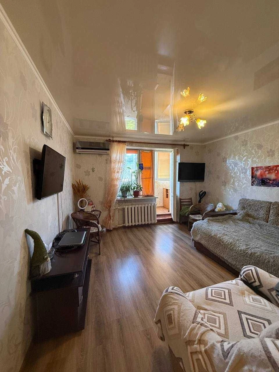 For sale: One-room apartment with renovation! Near Krymsky Bul.