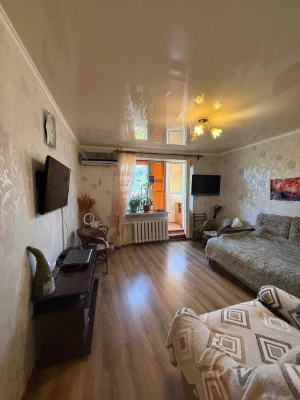 For sale: One-room apartment with renovation! Near Krymsky Bul.