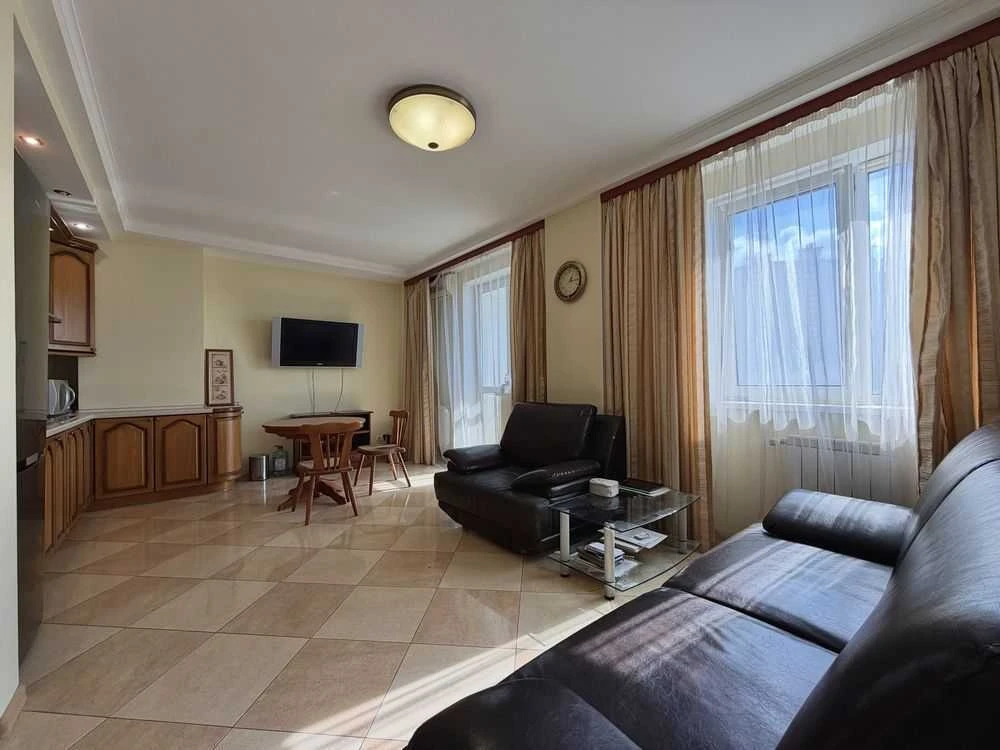 Продаж 1-кімнатного квартири 55,5 м², вулиця Юрія Шумського, 1