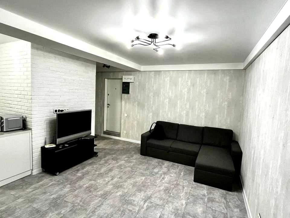 Apartment. Berezhniakivska st., Kyiv