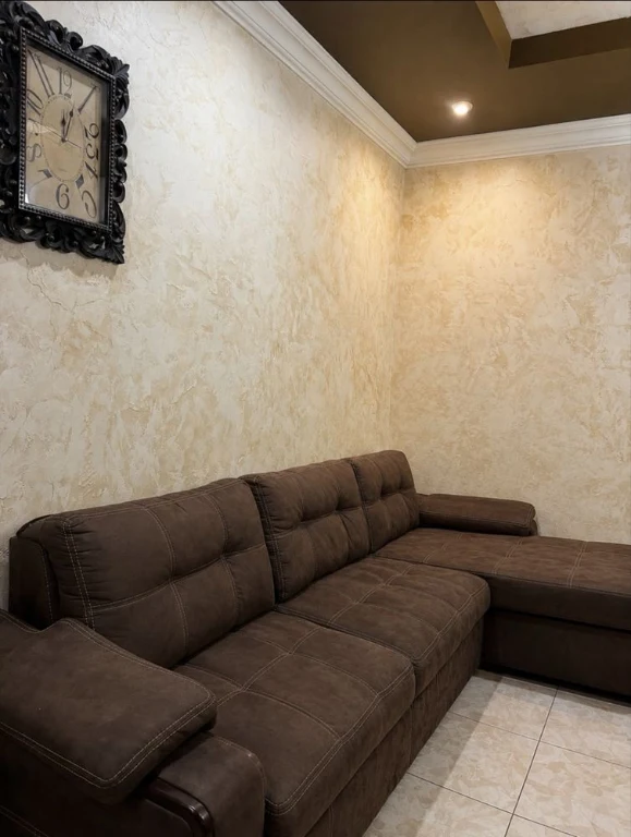 Spacious stylish house with a bar area, near the city + guest