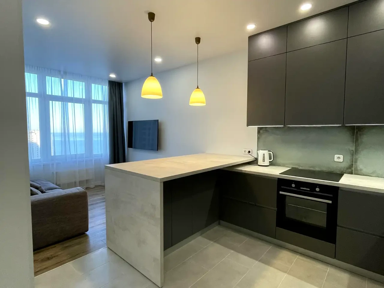 Sale of a 1-bedroom apartment 38 m² on the 13th floor.