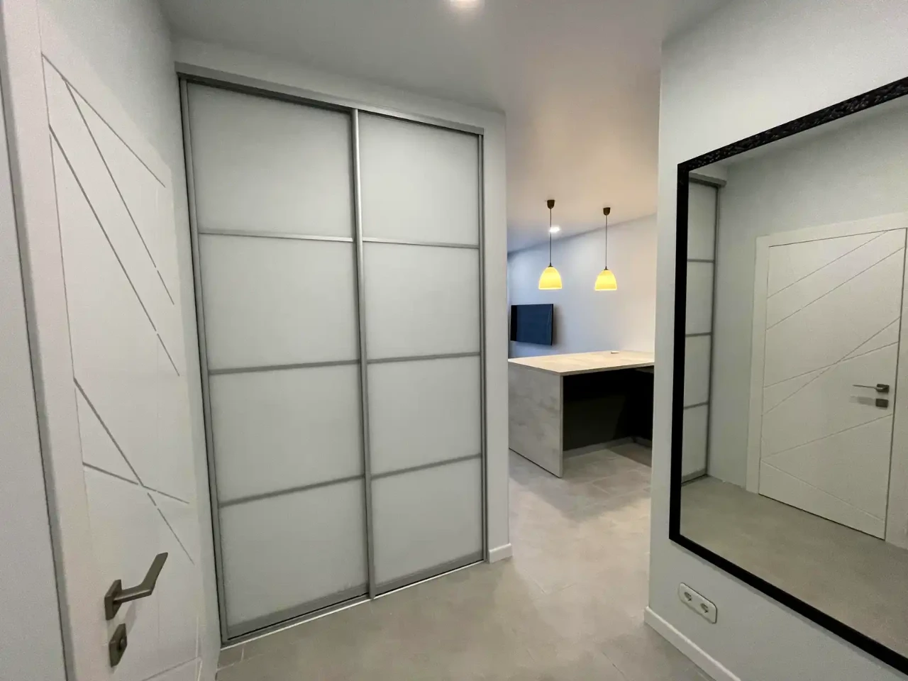 Sale of a 1-bedroom apartment 38 m² on the 13th floor.