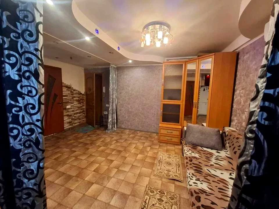 Квартира. Київ, Героїв полку "Азов" вул.