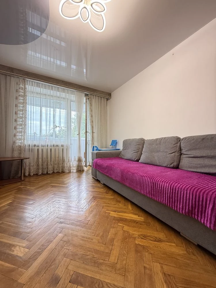 Urgent sale of a 2-room apartment with renovation. Brick house