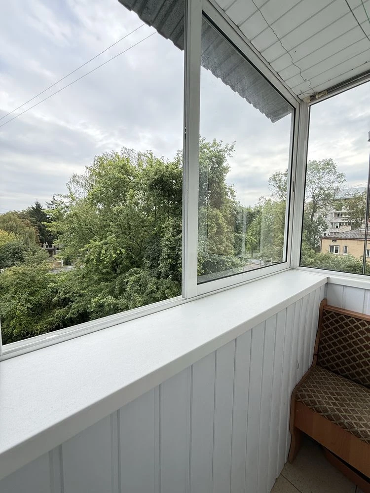 Urgent sale of a 2-room apartment with renovation. Brick house
