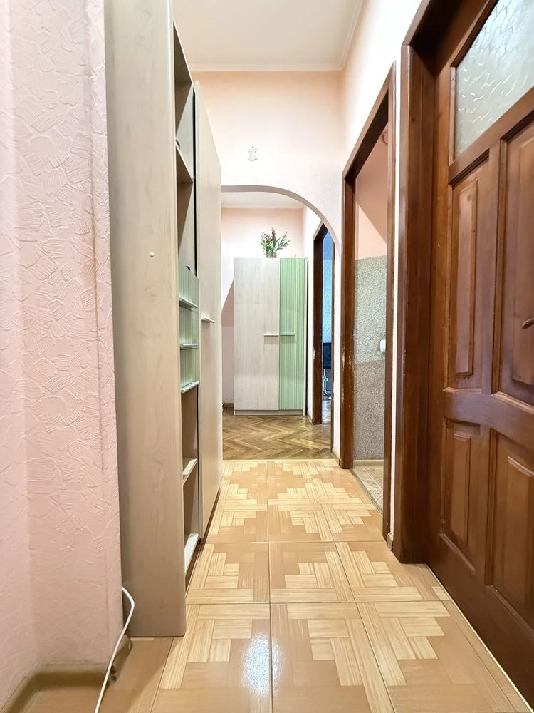 Urgent sale of a 2-room apartment with renovation. Brick house