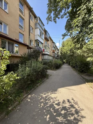 Urgent sale of a 2-room apartment with renovation. Brick house