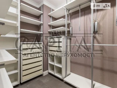 Sale of 4-room apartment 240 sq. m on Andriy Verkhoglyada St. 14 •
