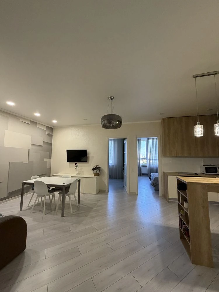 Altaire! Two-bedroom apartment 74 sq.m with renovation in the middle
