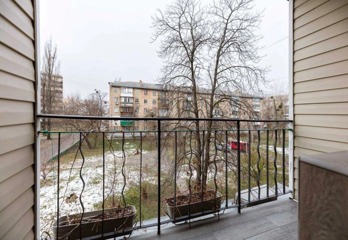 Продається 2-кімнатна квартира, проспект Соборності (Возз'єднання)