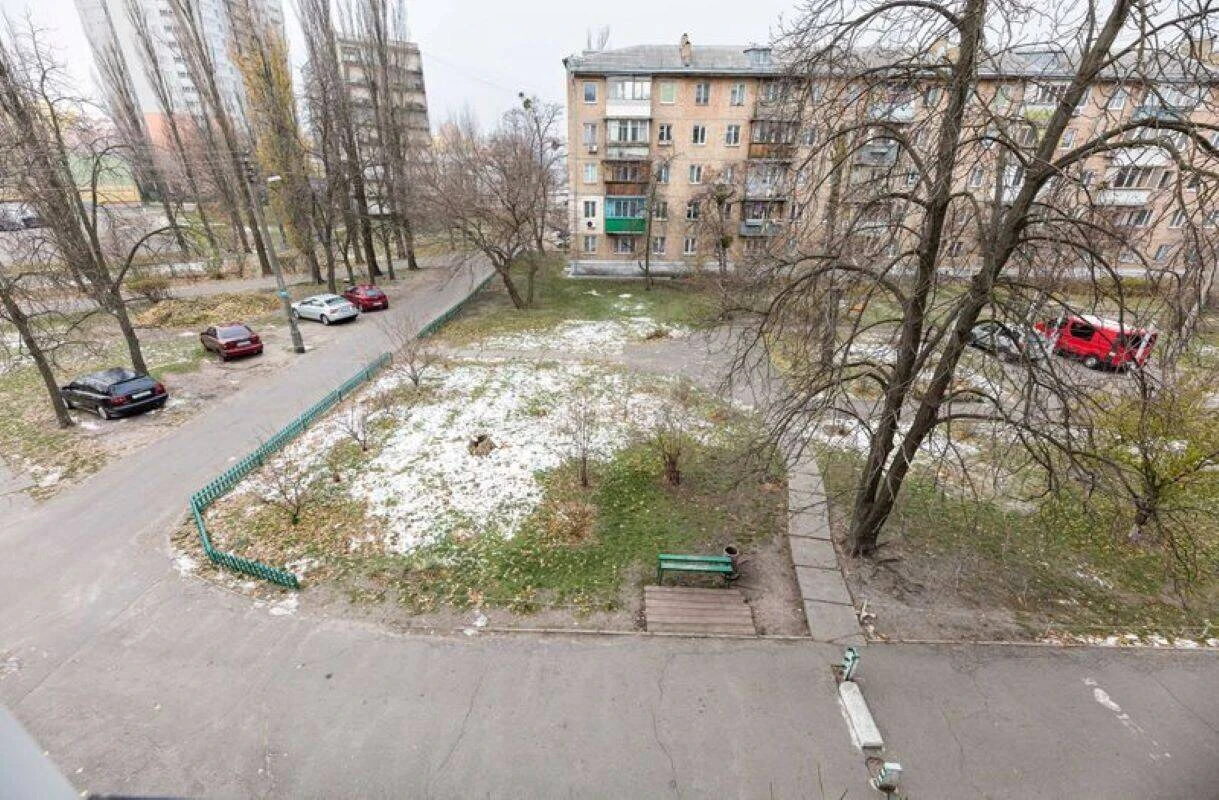 Продається 2-кімнатна квартира, проспект Соборності (Возз'єднання)
