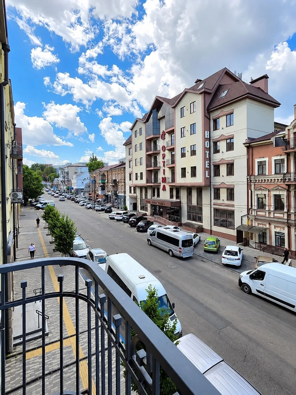 Продається 4-кімнатна квартира в Центрі