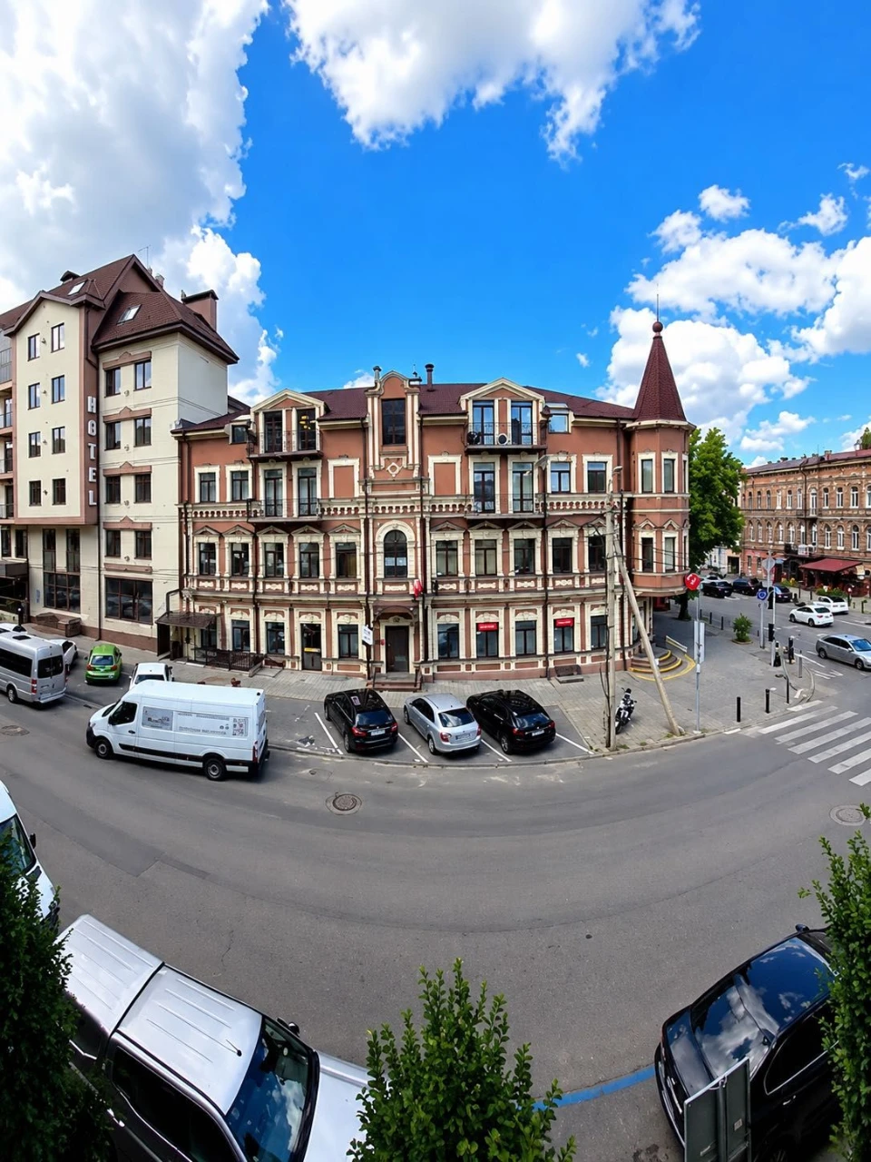 Продається 4-кімнатна квартира в Центрі