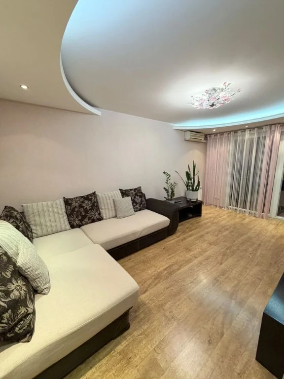 For Sale: 3-room apartment on Kolodesnaya Street
