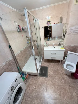 For Sale: 3-room apartment on Kolodesnaya Street
