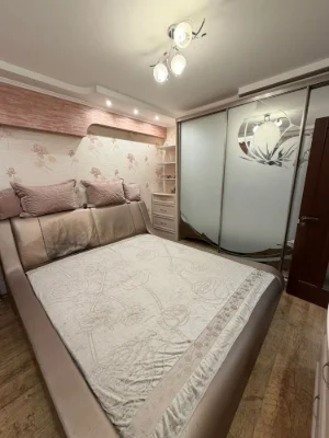For Sale: 3-room apartment on Kolodesnaya Street