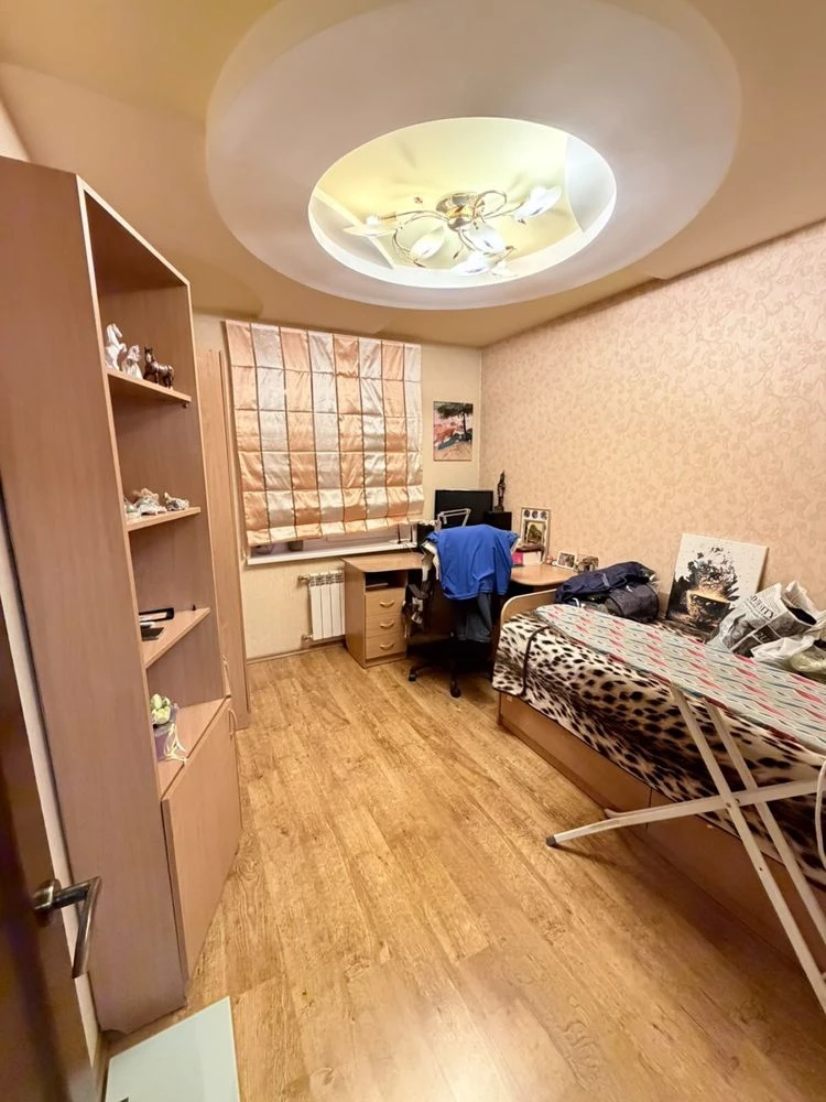 For Sale: 3-room apartment on Kolodesnaya Street