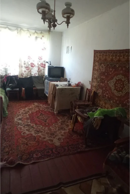 Продам 3-комнатную квартиру. Центр.