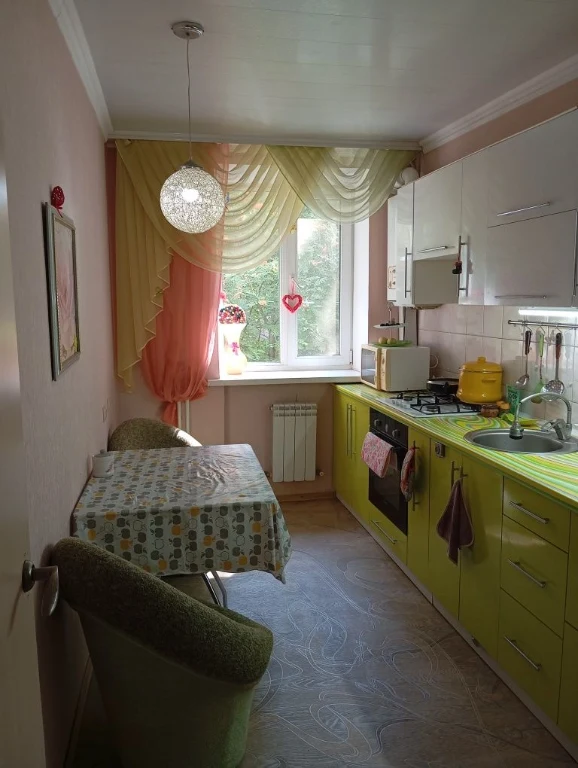 Owner, 87.9 sq.m, 3-room spacious apartment with central heating, on Vasili Street