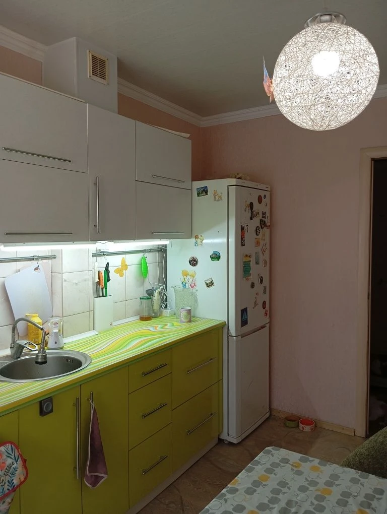 Owner, 87.9 sq.m, 3-room spacious apartment with central heating, on Vasili Street
