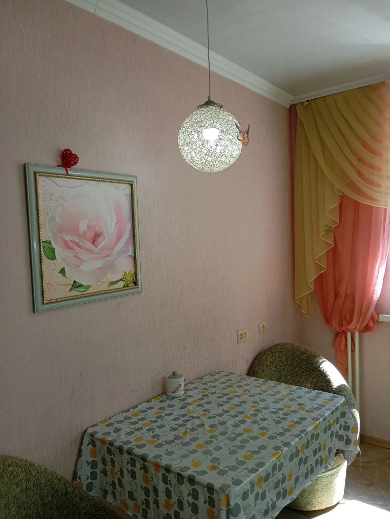 Owner, 87.9 sq.m, 3-room spacious apartment with central heating, on Vasili Street