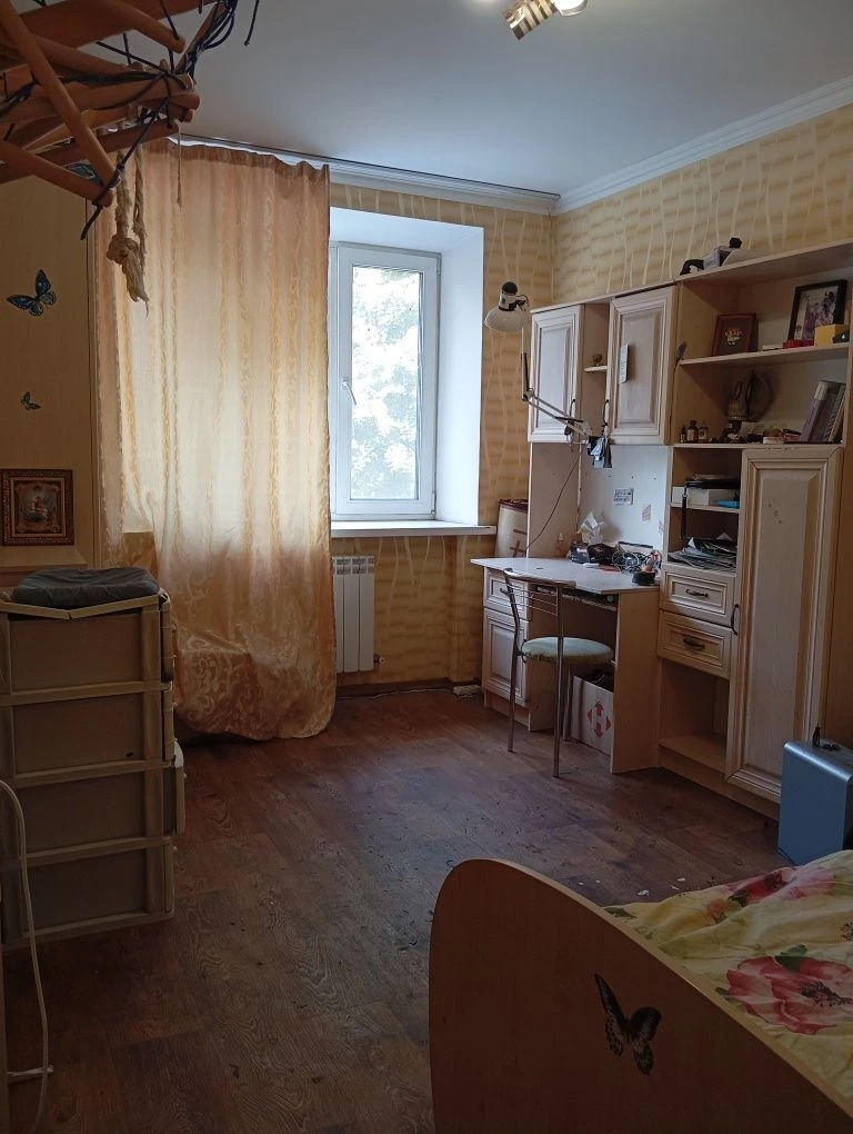 Owner, 87.9 sq.m, 3-room spacious apartment with central heating, on Vasili Street