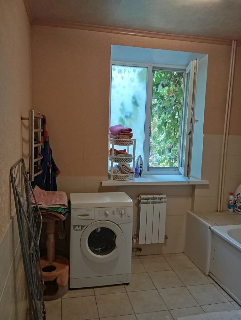 Owner, 87.9 sq.m, 3-room spacious apartment with central heating, on Vasili Street