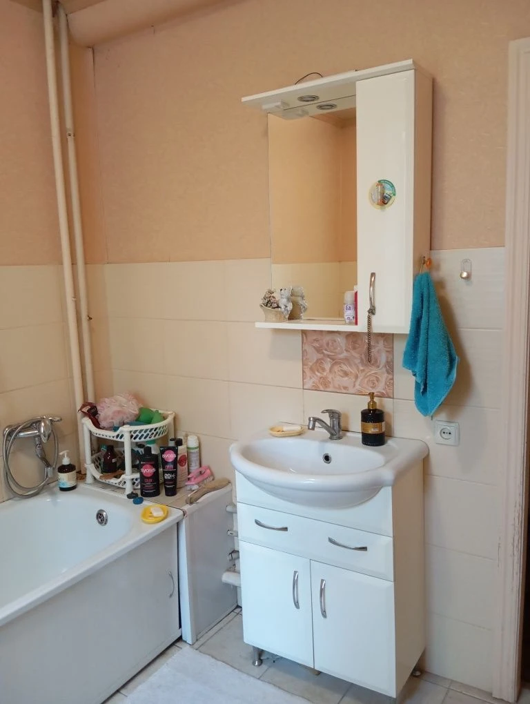 Owner, 87.9 sq.m, 3-room spacious apartment with central heating, on Vasili Street