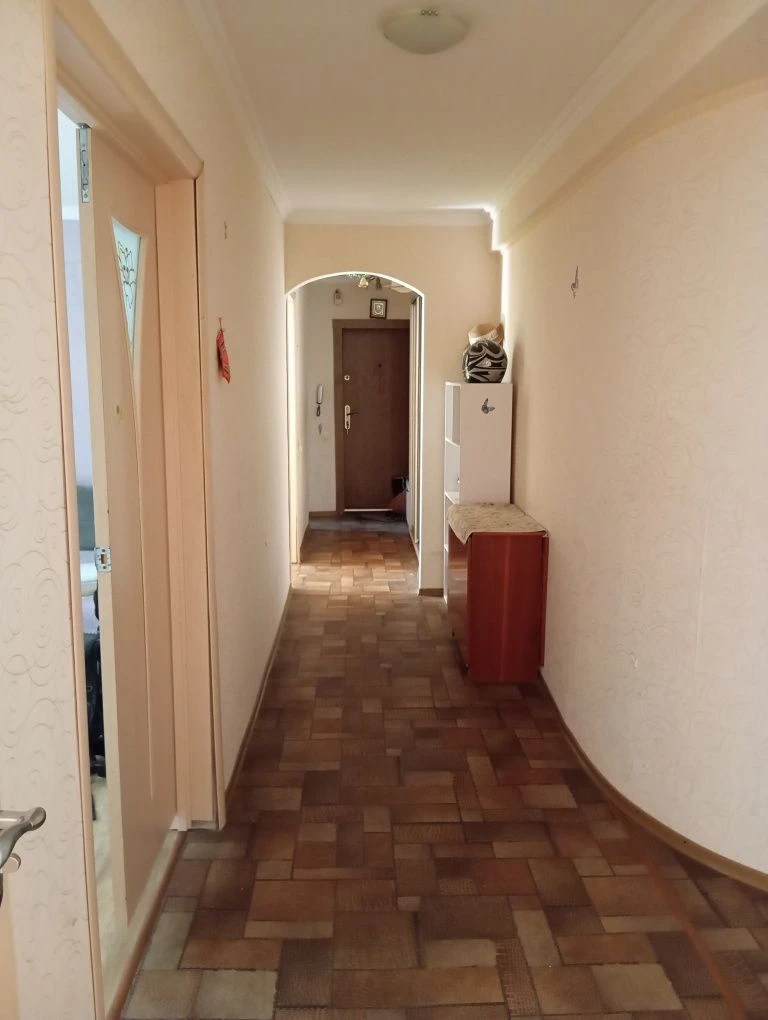 Owner, 87.9 sq.m, 3-room spacious apartment with central heating, on Vasili Street