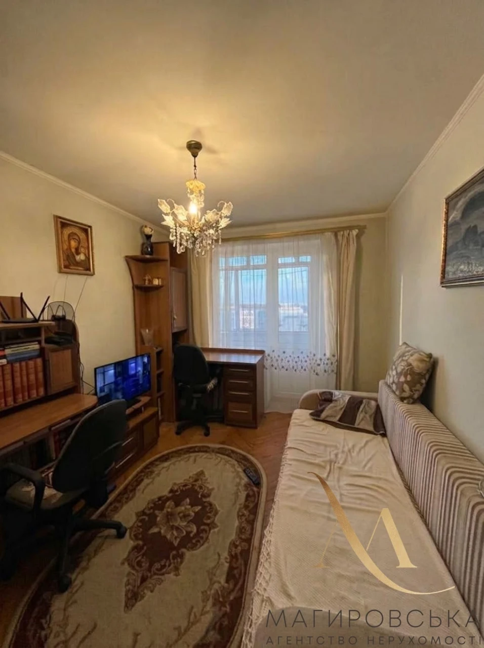 Sale of a 3-room apartment on J. Washington Street, brick building