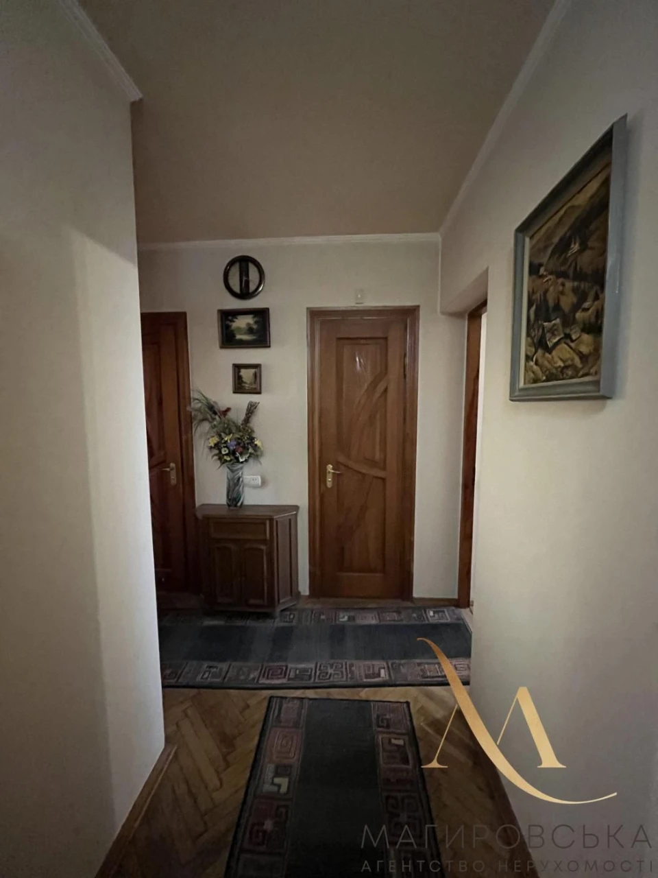 Sale of a 3-room apartment on J. Washington Street, brick building