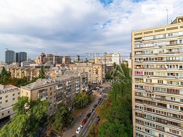 Продаж 3к квартири 131 кв. м на вул. Антоновича 131 • ID 347