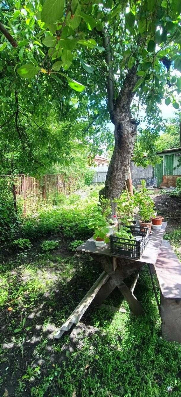 Продам часть дома со своим участком м.Индустриальная 10 мину