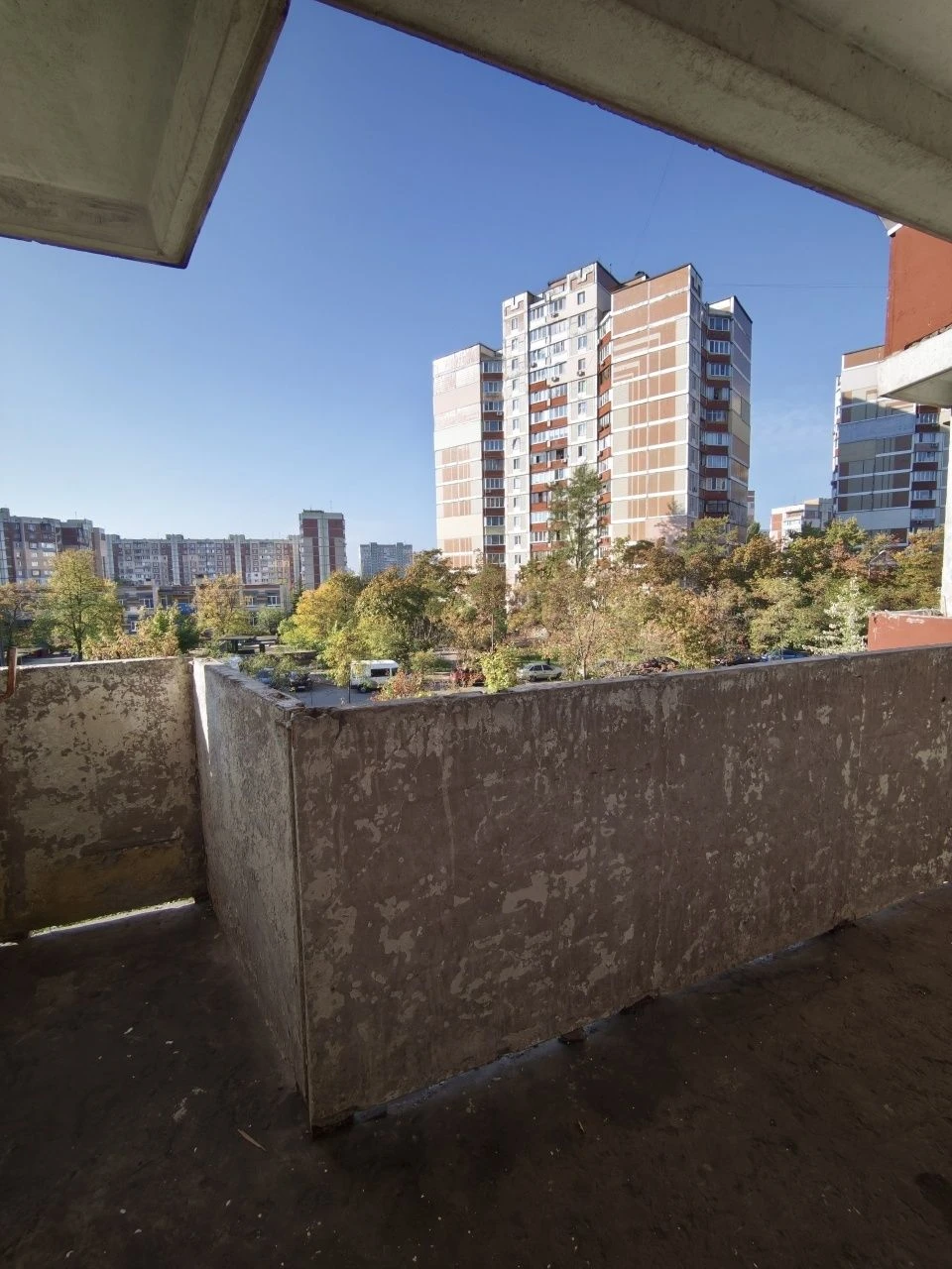 Продам 1кімнатну,3/10цегла, на Троєщині,бульвар Висоцького,6
