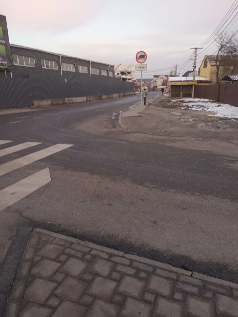 Продається невеликий будинок у центрі Жуляни - Київ.