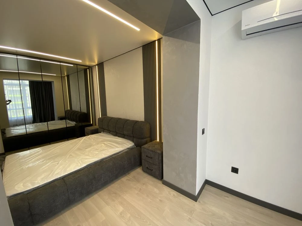 Spacious 3-bedroom apartment near the lake