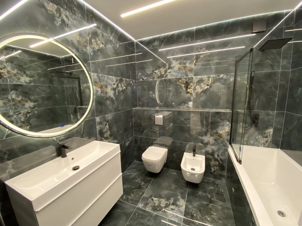 Spacious 3-bedroom apartment near the lake