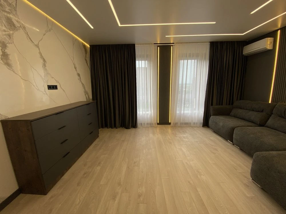 Spacious 3-bedroom apartment near the lake
