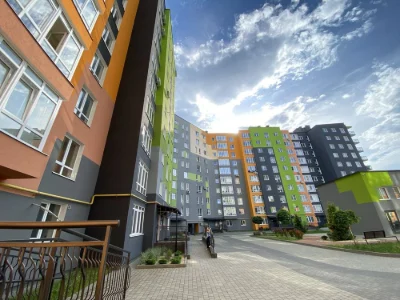 Spacious 3-bedroom apartment near the lake