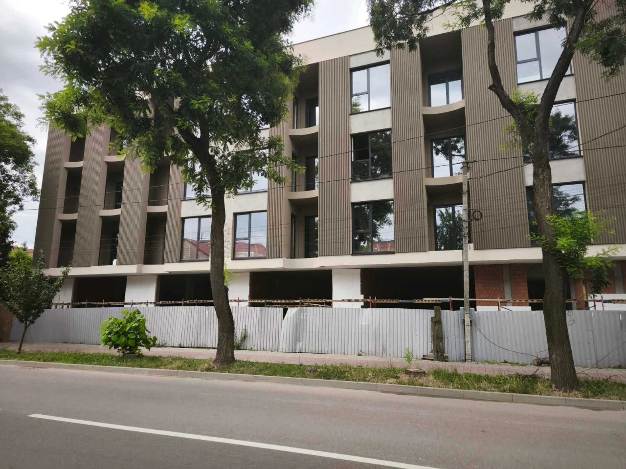 For Sale: 3-Bedroom Apartment in the Valencia Residence, Code: 50311