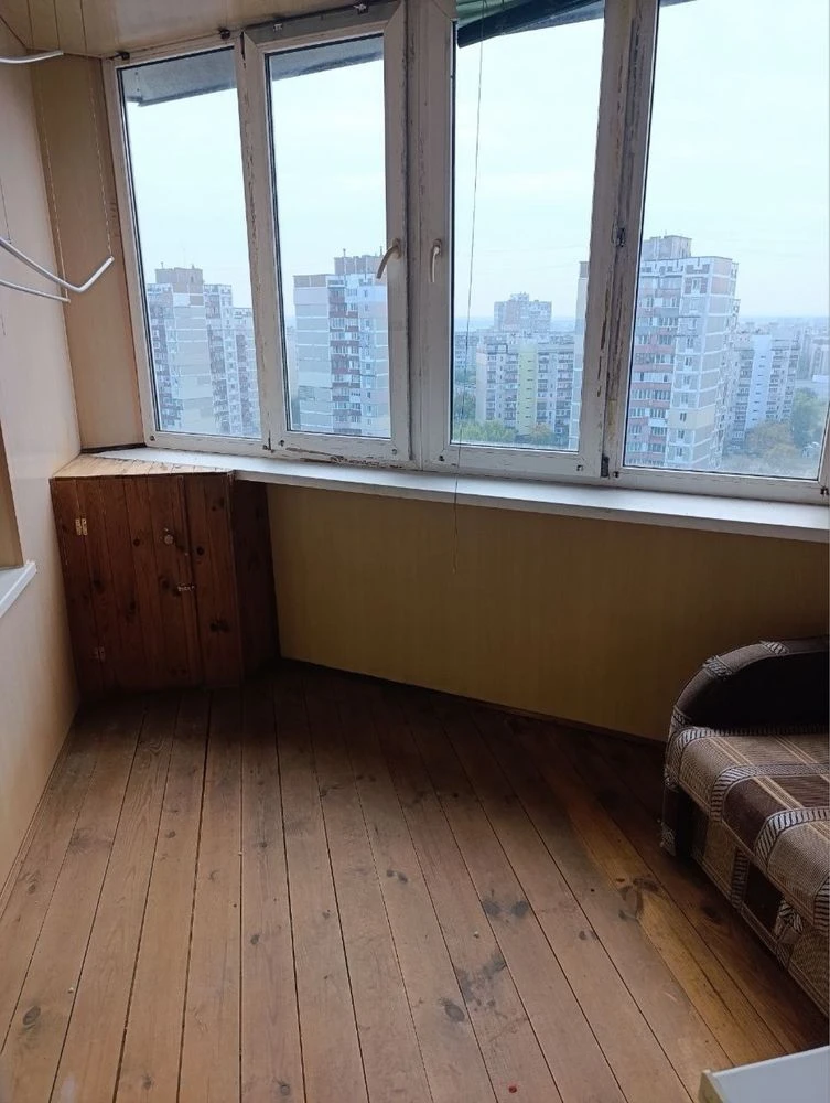 Sale of a 3-room apartment at Red Linden Street (Mayakovskiy)