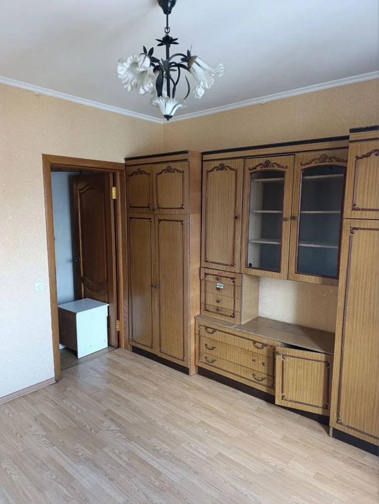Sale of a 3-room apartment at Red Linden Street (Mayakovskiy)