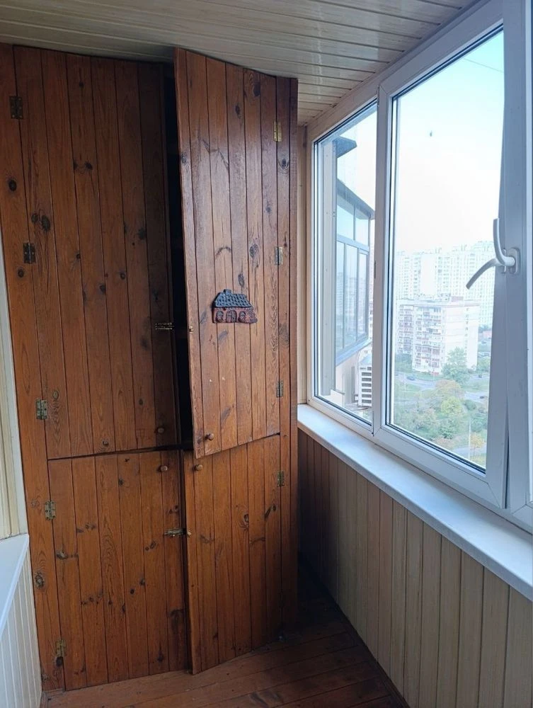 Sale of a 3-room apartment at Red Linden Street (Mayakovskiy)